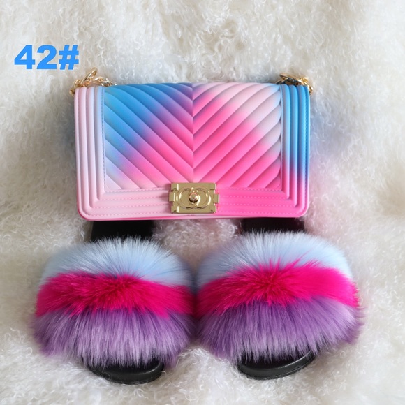 Purse and Fur Slides Set - Picture 8 of 12